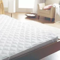 Gesteppte Matratzenauflage mit Eckgummis