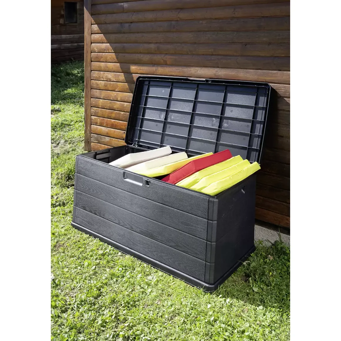 Luca Bessoni Kissenbox