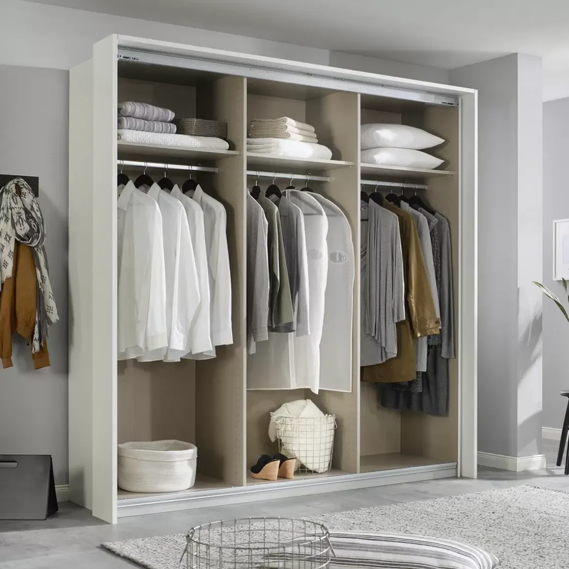Schwebetürenschrank 3-trg